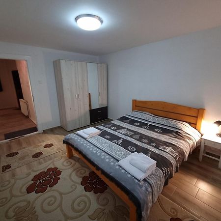 R Castle - 2 Room Apartment ブラショフ エクステリア 写真
